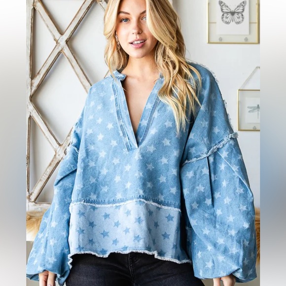 Oli & Hali Tops - Oli & Hali Blue Star Print Blouse; Size L